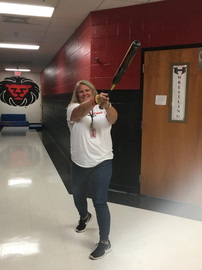 Turner is quite the sports junkie, and even bets she can out drive anyone on the gold team. Plus, she hits dingers. #DINGERNATION